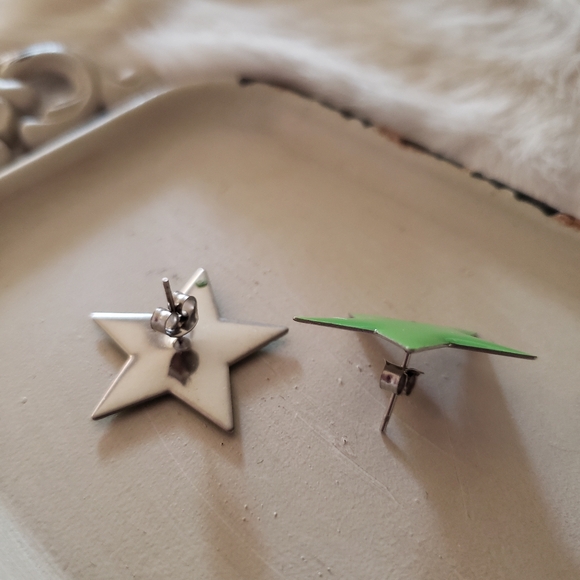 NWT Leisure Time  Vintage Green Star Earrings - Picture 3 of 3